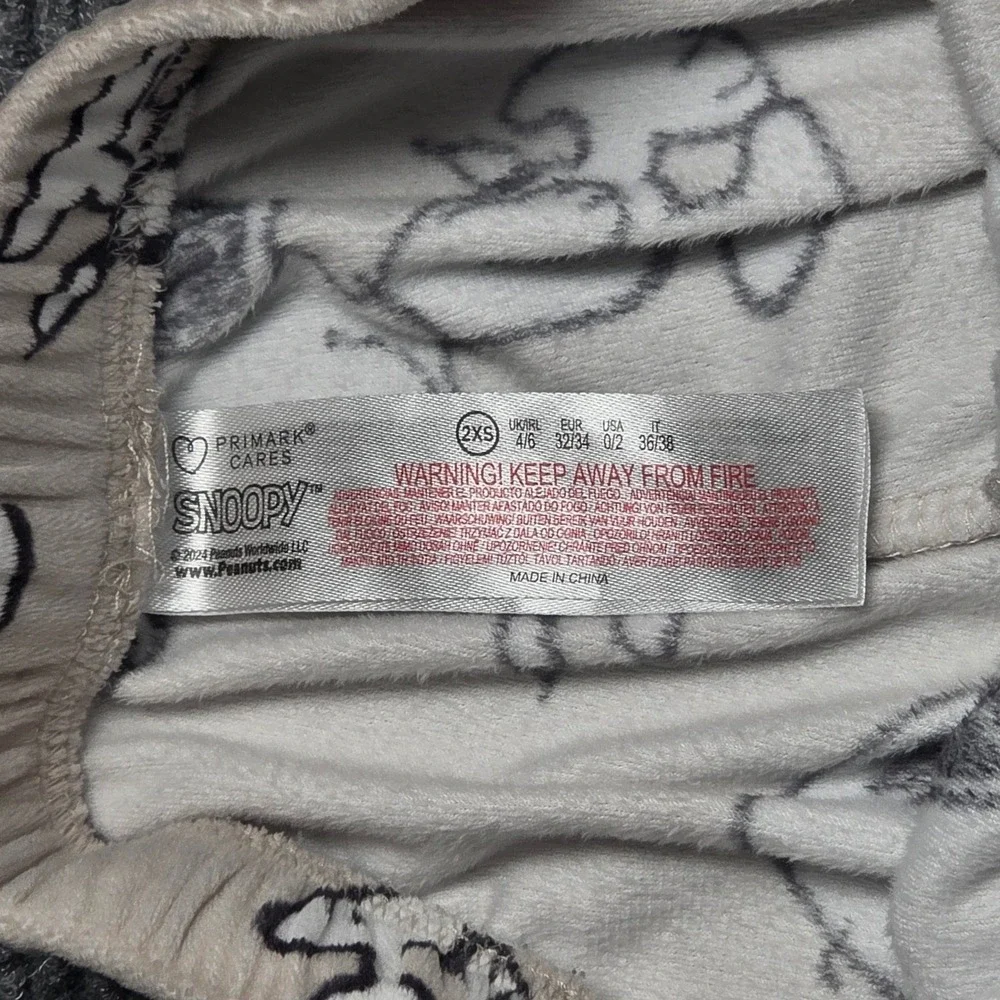 Primark Snoopy Peanuts Pajama Set Women's Size 2XS Beige Fleece Shirt‎ Joggers - Picture 11 of 15